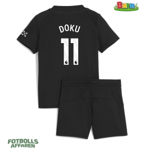 Manchester City Jeremy Doku #11 Bortaställ Barn 2025-26 Kortärmad (+ Korta byxor)